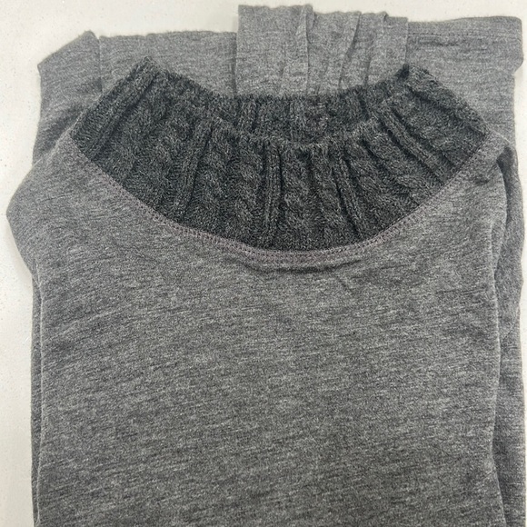 ZARA thin top with neck detailing (size M) - Picture 2 of 2